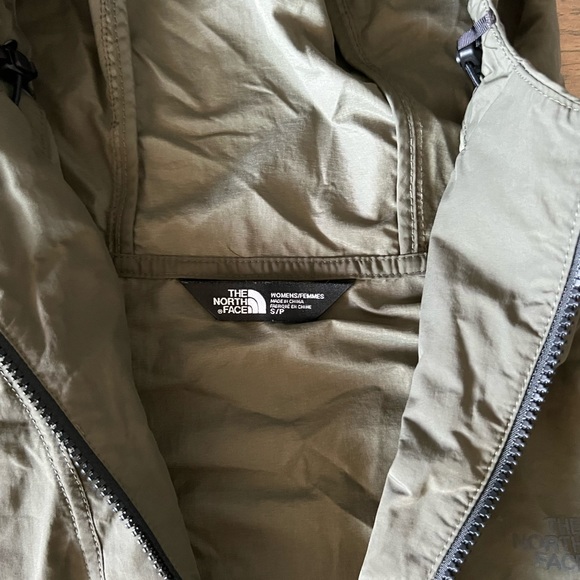 Women’s The North Face Athletic 1/4 Zip Jacket - Picture 3 of 7